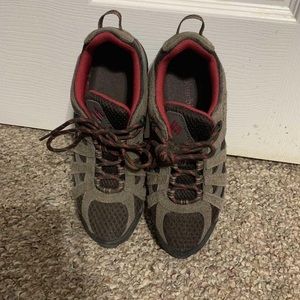 Women’s hiking shoe